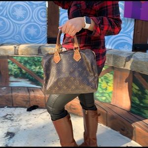 Gorgeous and adorable Authentic LV Speedy 25 perfect for you!